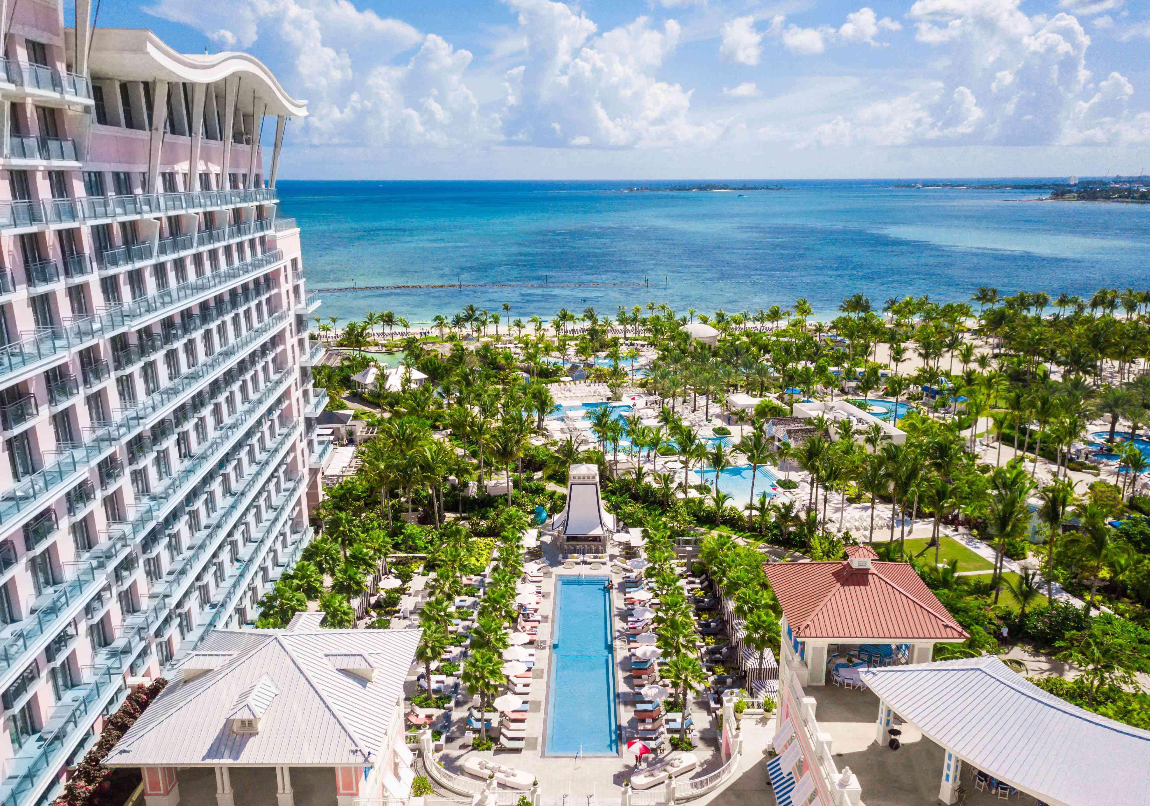 Pool und Meerblick vom SLS Baha Mar